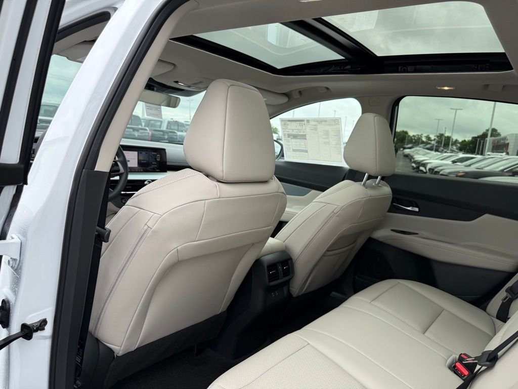 New 2026 Everest White Pearl TriCoat Nissan SL image 11