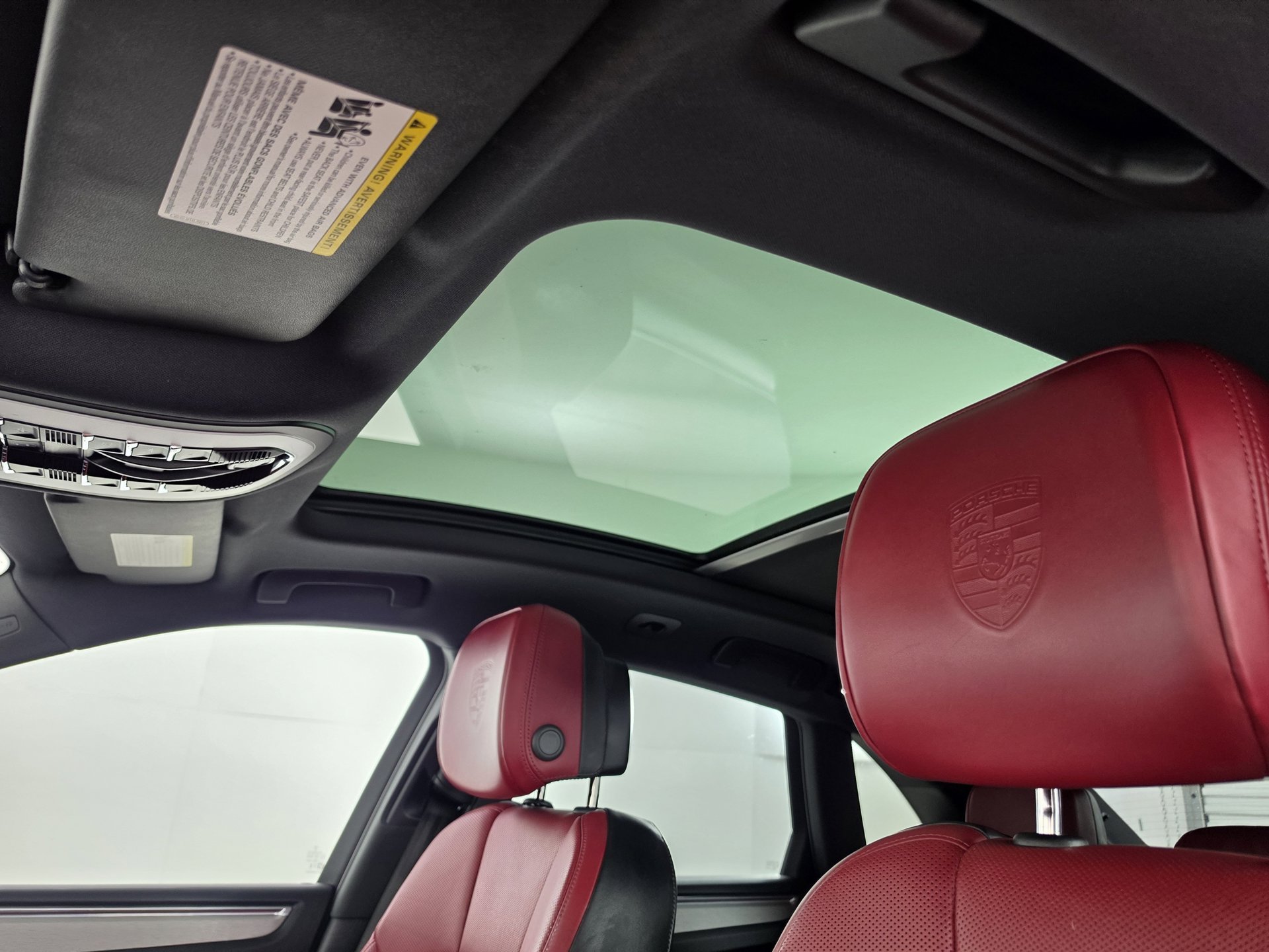 2025 Porsche Macan T - Photo 26