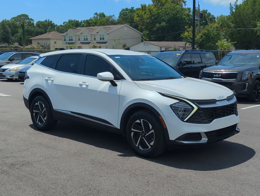 Used 2025 White Kia LX image 9