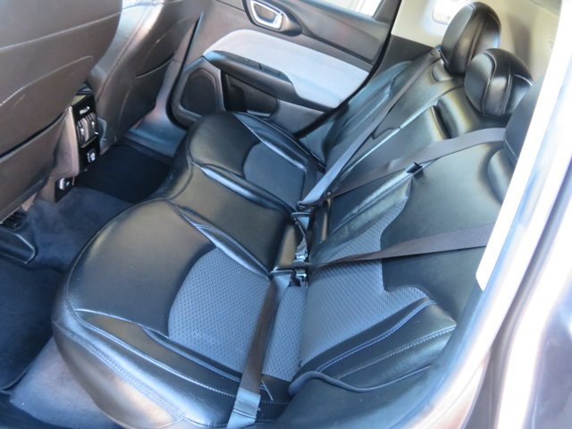 Used 2022 Granite Crystal Metallic Clearcoat Jeep Latitude image 18