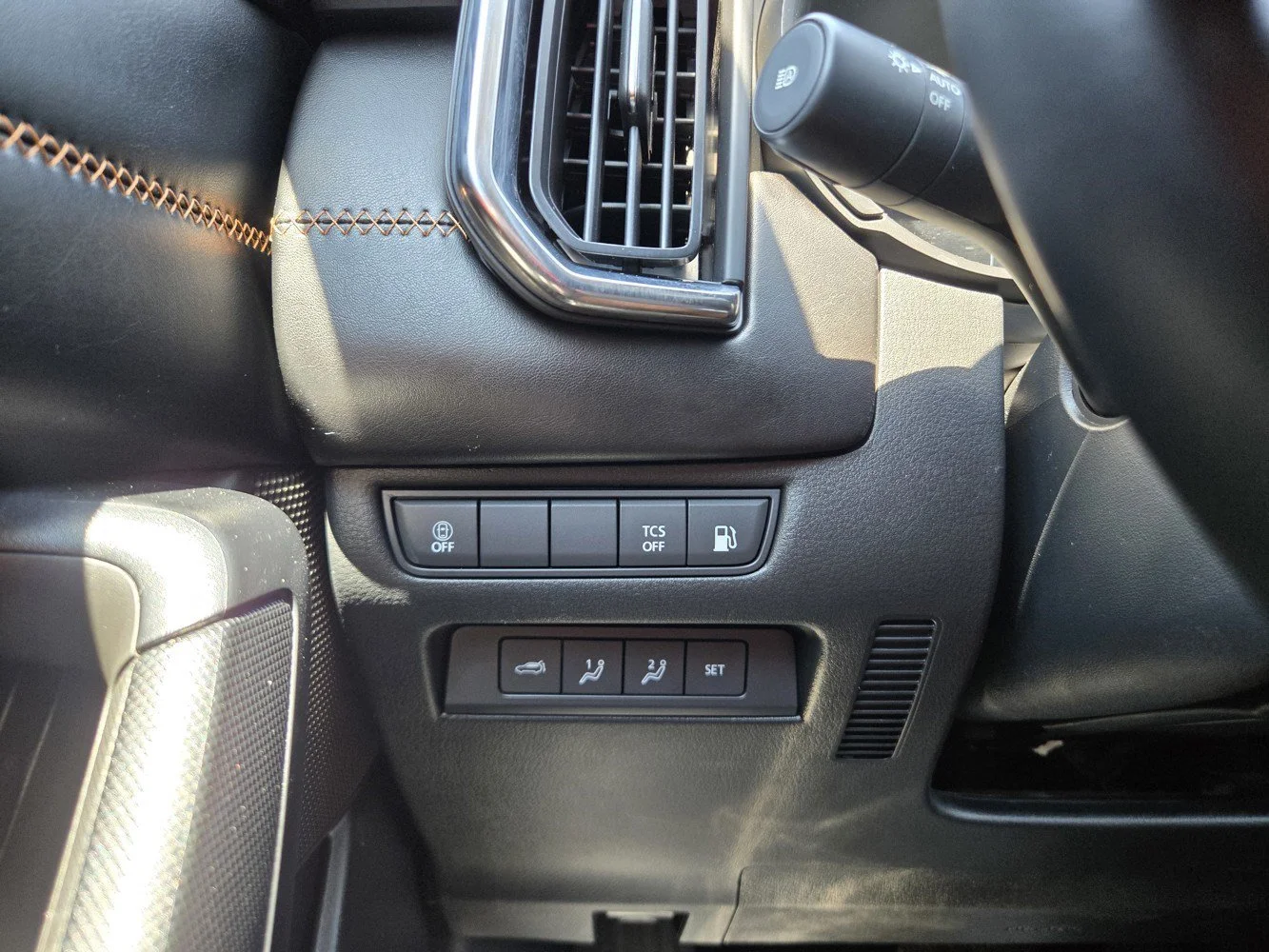 Used 2025 Wind Chill Pearl Mazda Premium Plus Package image 23
