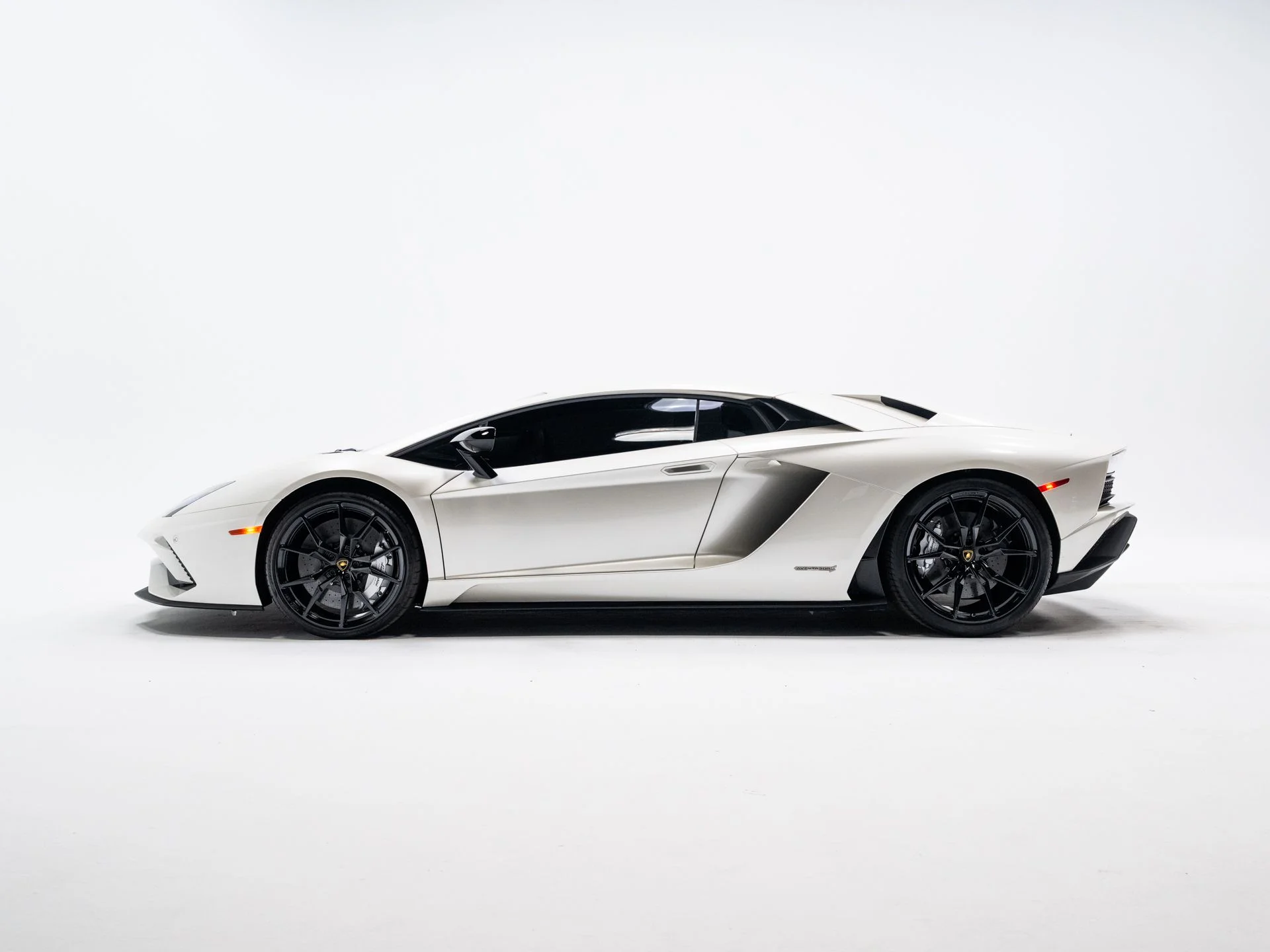 Used 2018 Lamborghini Aventador S with VIN ZHWUG4ZD3JLA06590 for sale in Bloomington, Minnesota