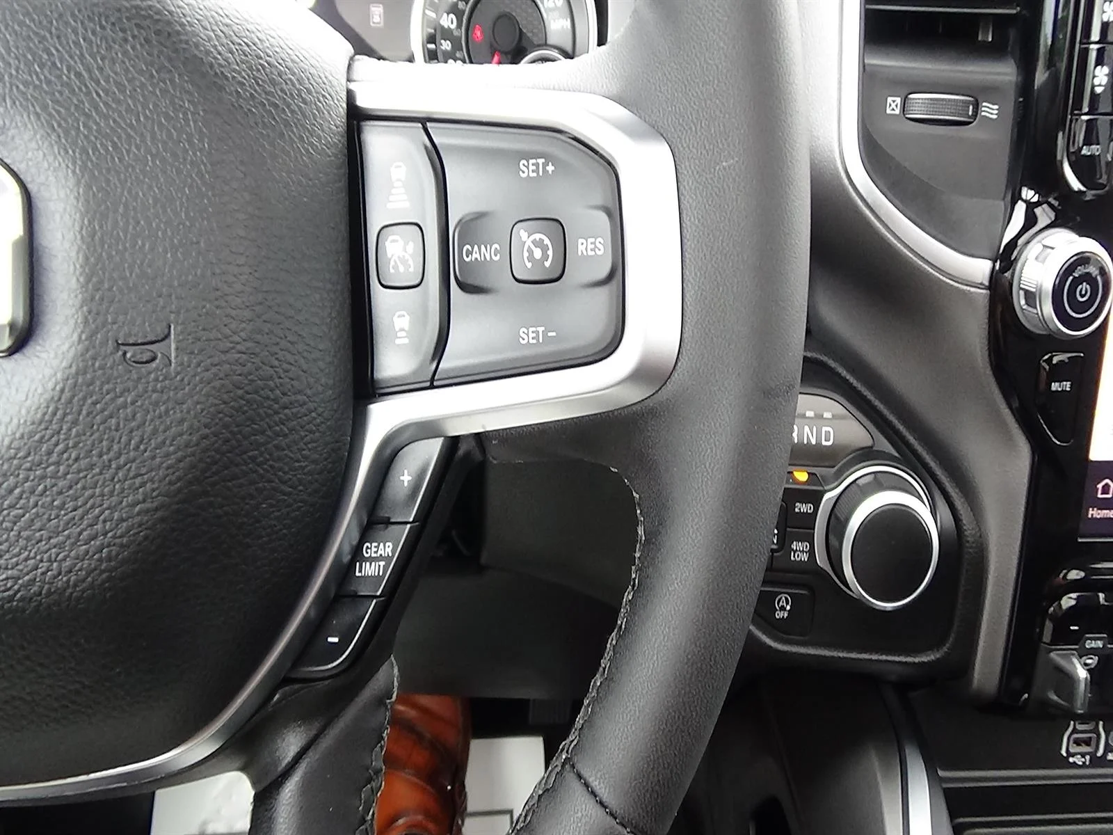 Used 2025 Bright White Clear Coat (pw7) RAM Big Horn image 25