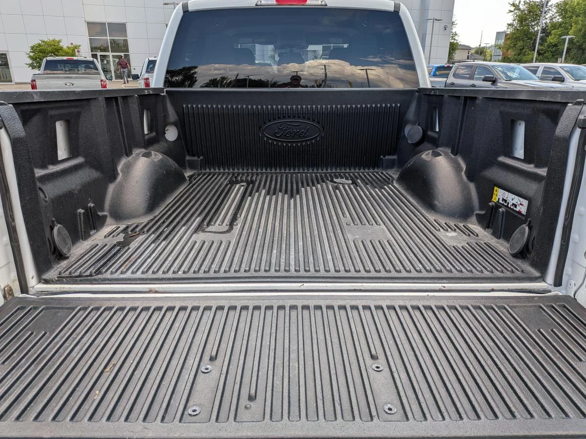 Used 2023 White Ford Xlt 4wd Supercrew image 7