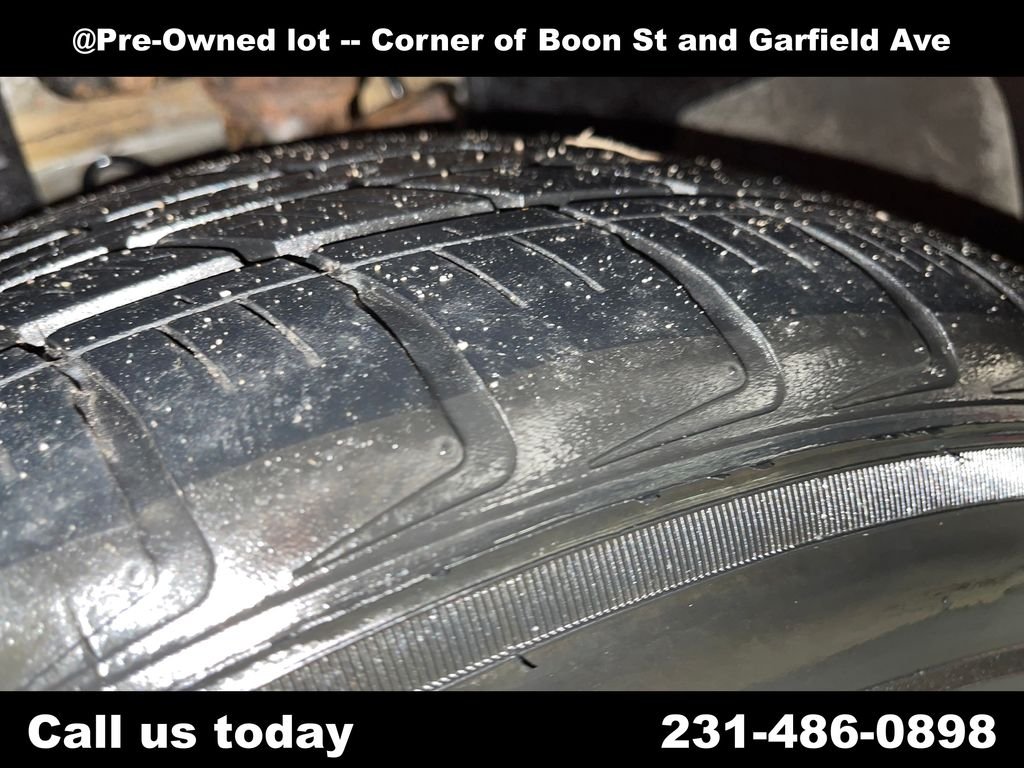 Used 2010 Black Nissan SL image 12