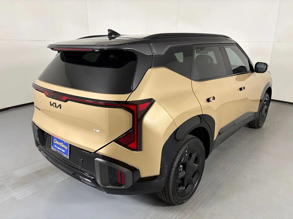 New 2027 Terrain Brown / Black Roof Kia X-Line S image 8