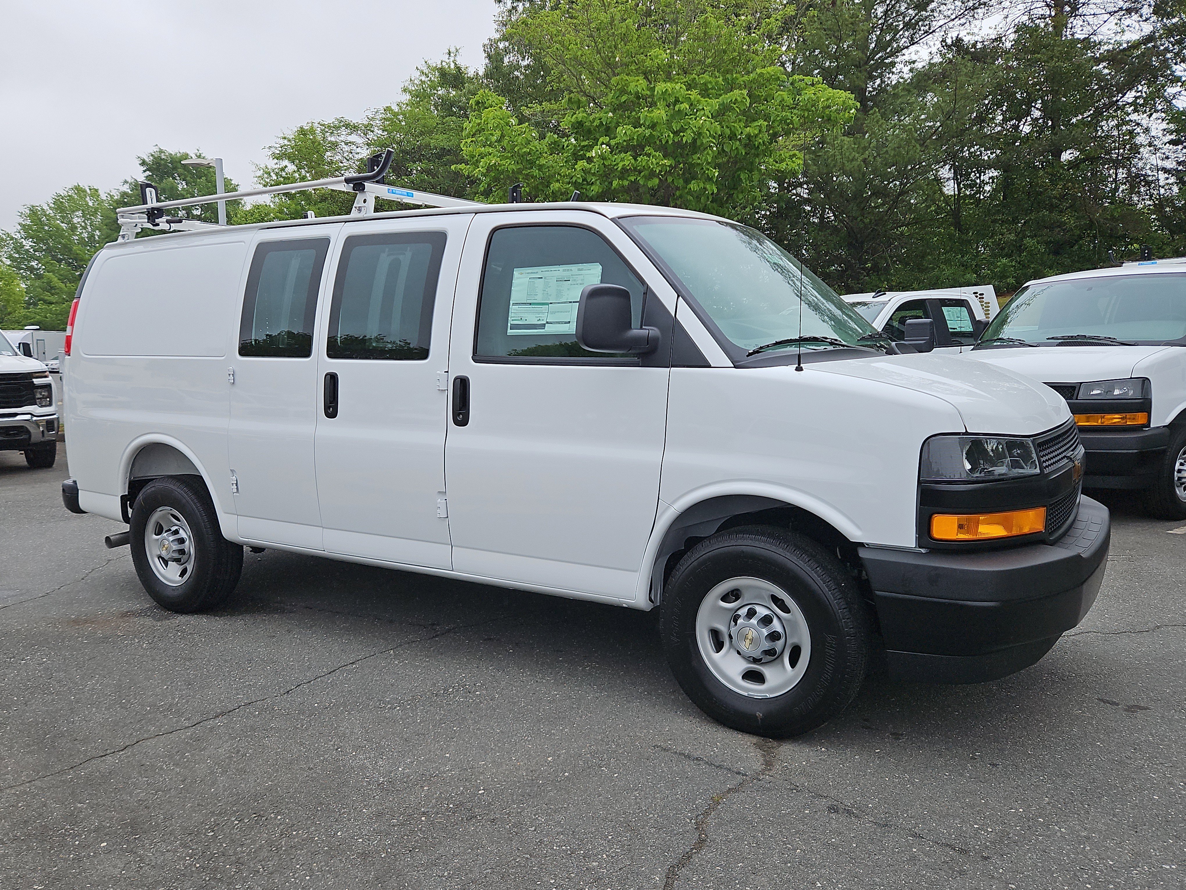 2026 Chevrolet Express Cargo Work Van - Photo 6
