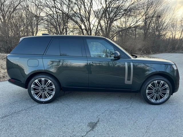 New 2026 Belgravia Green LAND ROVER SE image 5