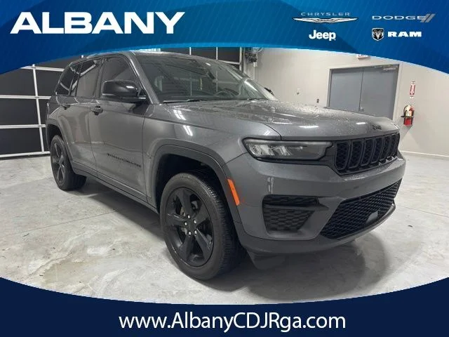 Used 2024 Gray Jeep Altitude X image 1