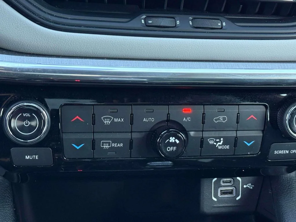 Used 2023 White Jeep Limited image 25