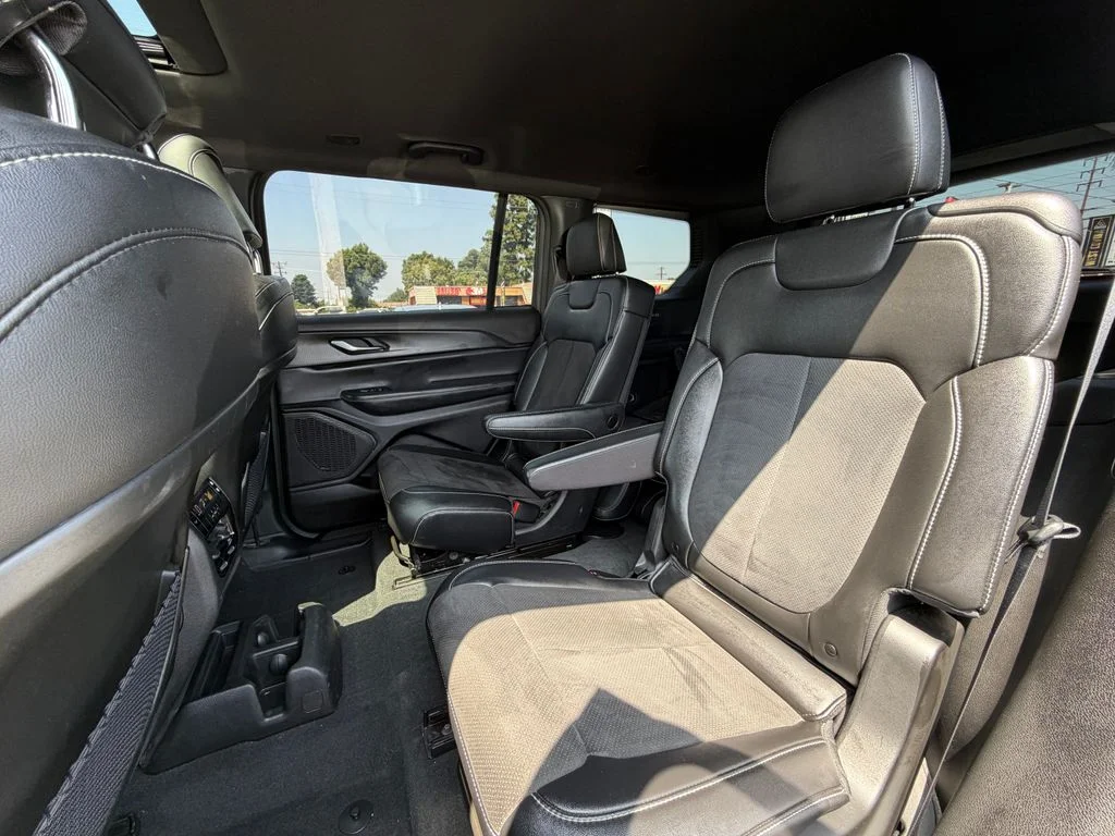 Used 2023 Silver Jeep Altitude image 15