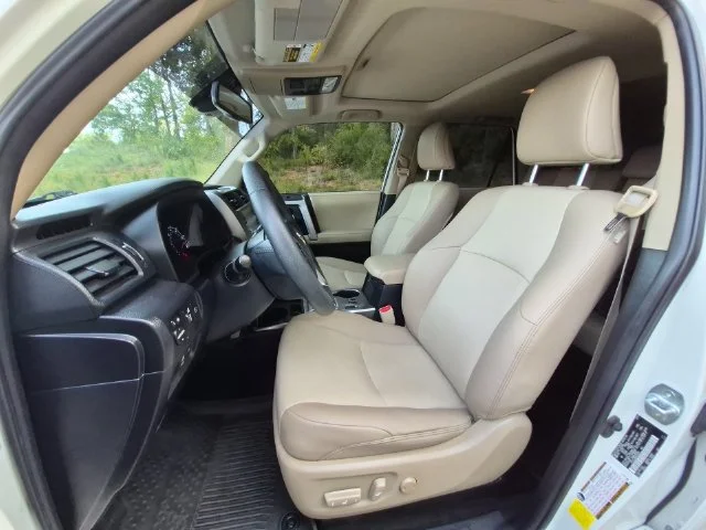 Used 2022 White Toyota SR5 Premium image 27