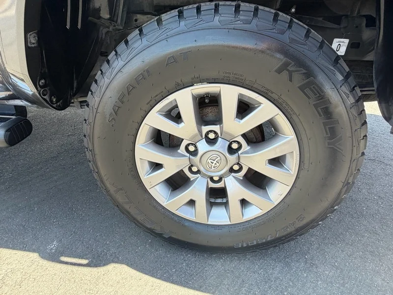 Used 2018 Magnetic Gray Met Toyota SR5 image 34