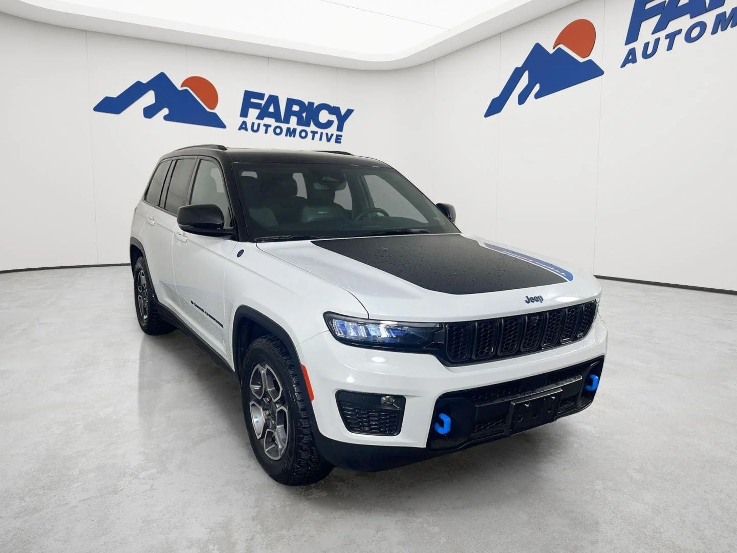 Used 2024 Bright White Clearcoat Jeep Trailhawk image 3