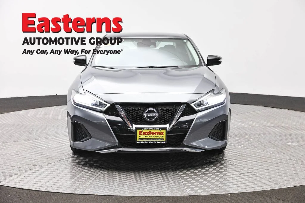 Used 2023 Gray Nissan SV image 2