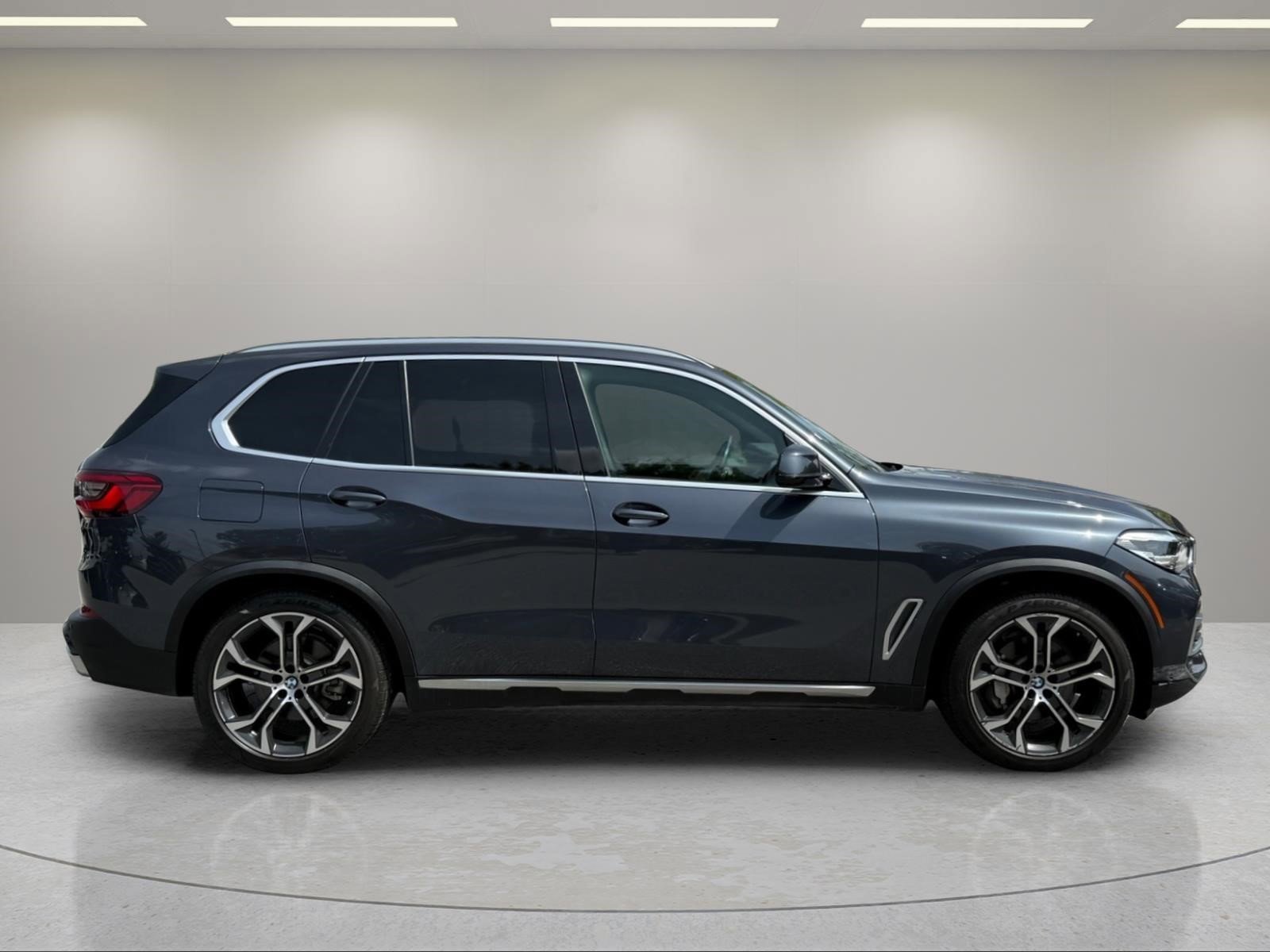 Used 2020 Arctic Gray Metallic BMW sDrive40i image 4