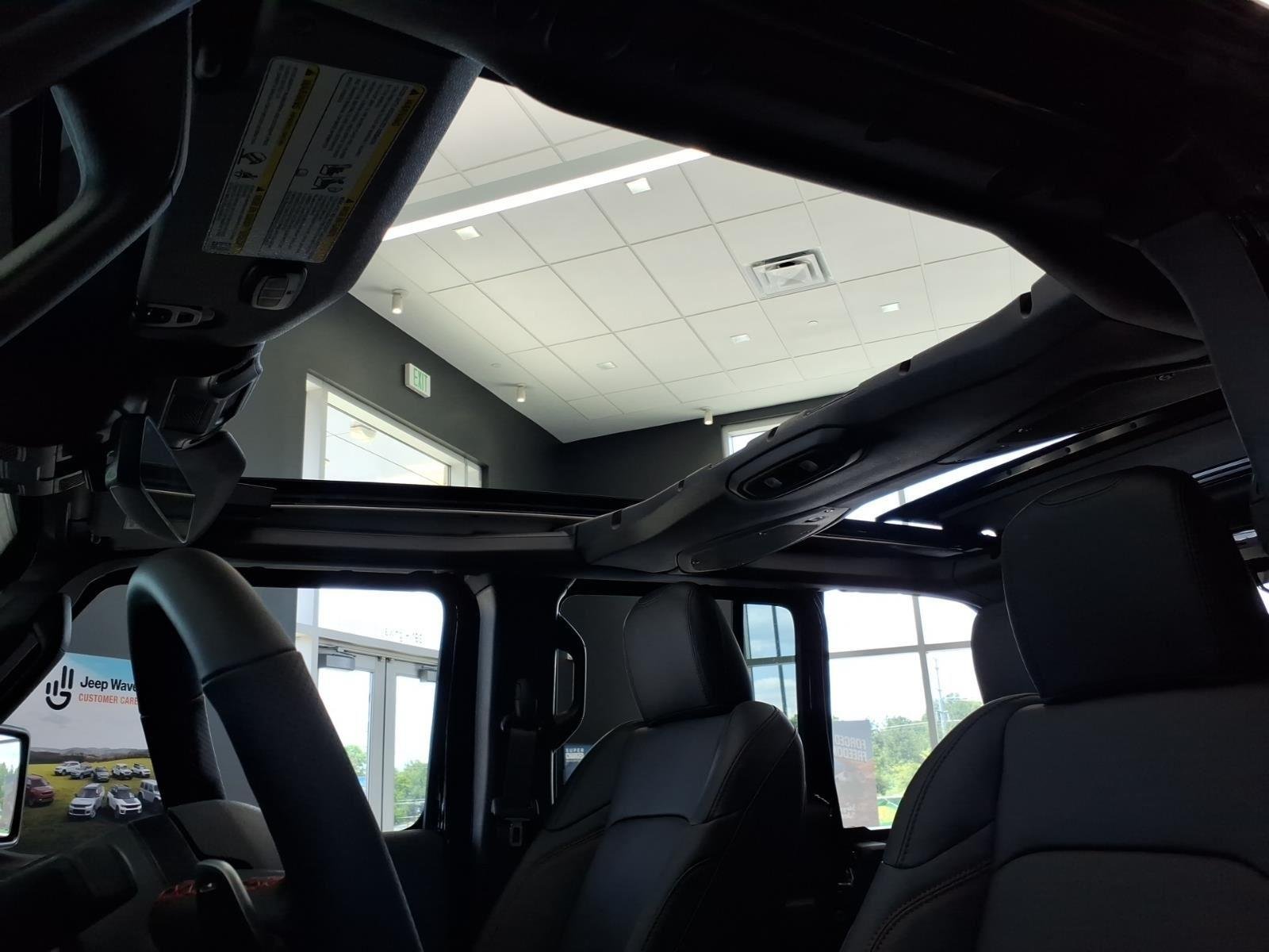 New 2026 Black Clear-Coat Exterior Paint Jeep  image 6