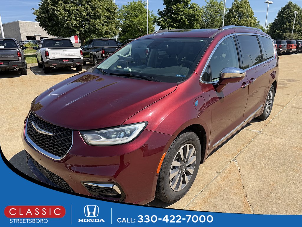 2021 Chrysler Pacifica Hybrid Limited Hybrid's photo