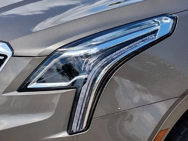 Used 2023  Cadillac Luxury image 7