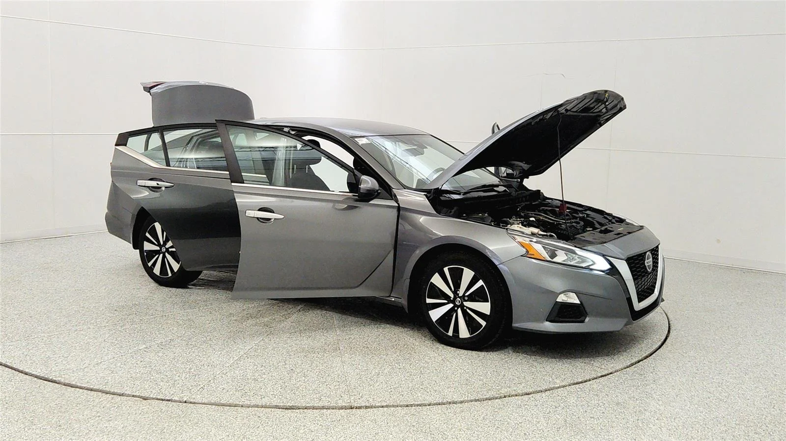 Used 2022 Gun Metallic Nissan 2.5 SV image 9