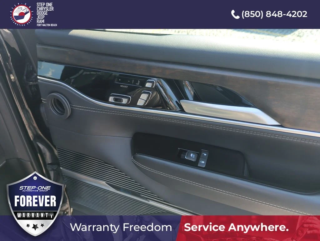 Used 2024 Black Jeep Base image 37