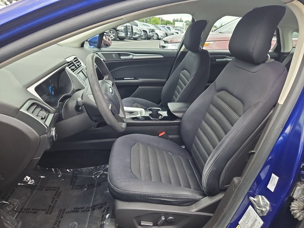 Used 2014 Blue Metallic Ford SE image 21