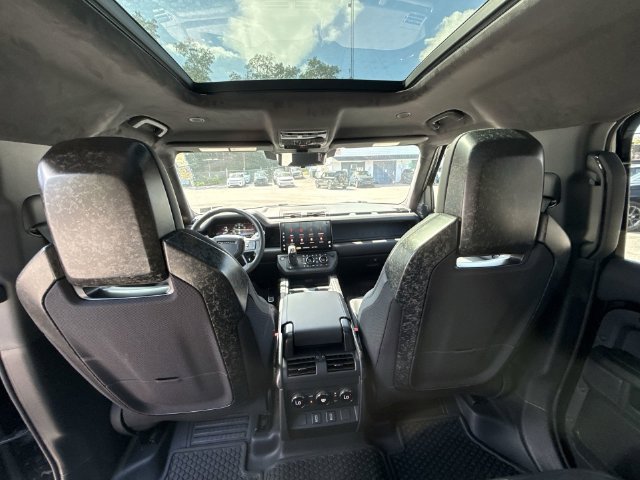 2026 Land Rover Defender OCTA Black - Photo 18