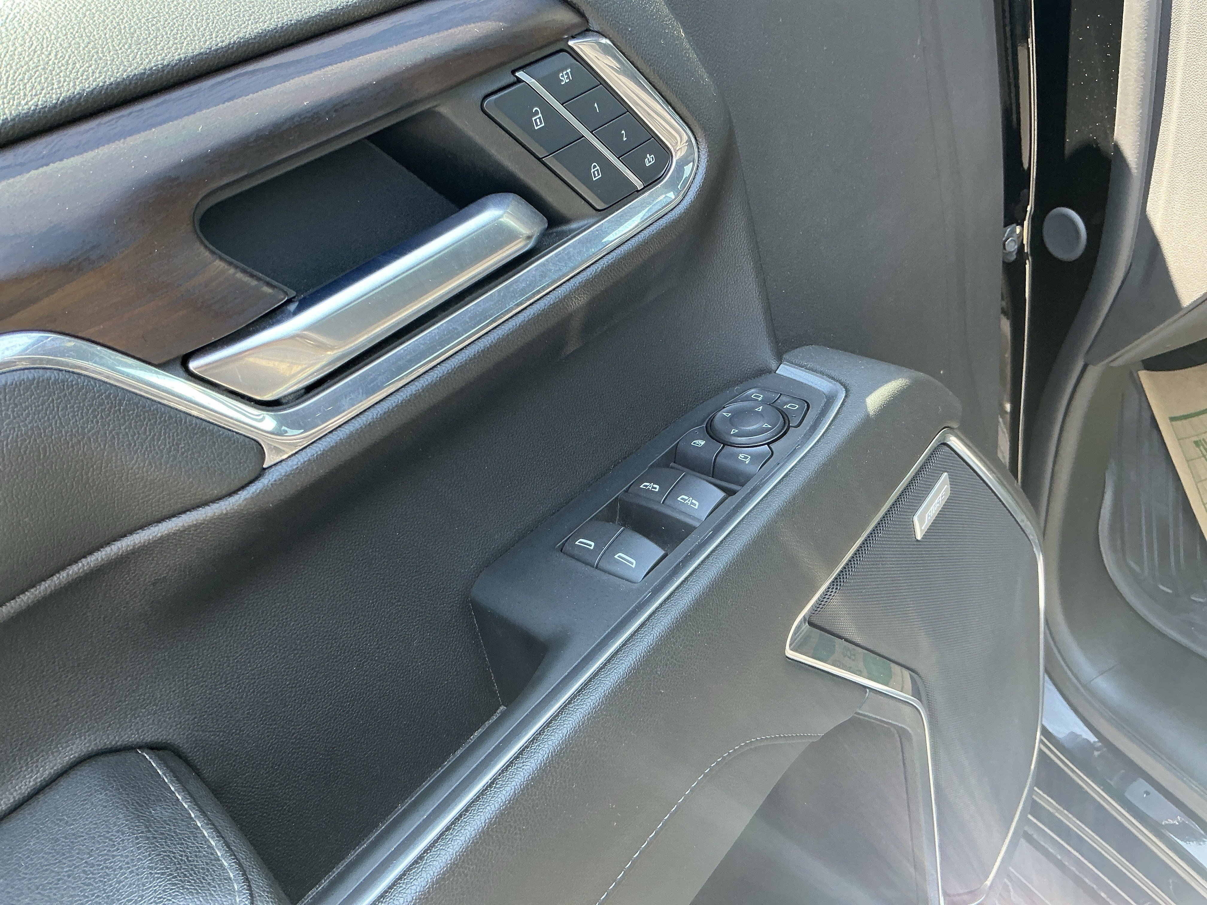 Used 2024 Onyx Black GMC SLT image 14