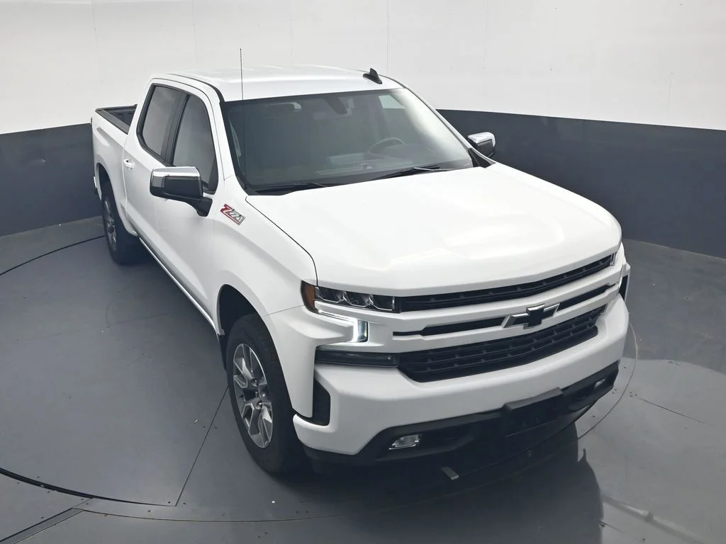 Used 2022 White Chevrolet RST image 33