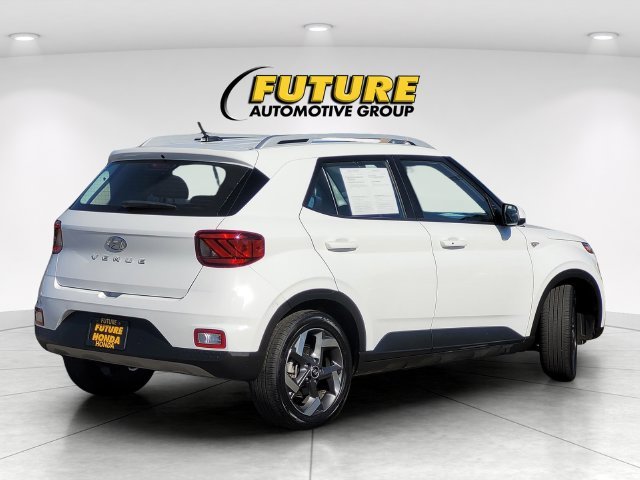 Used 2025 White Hyundai SEL image 4