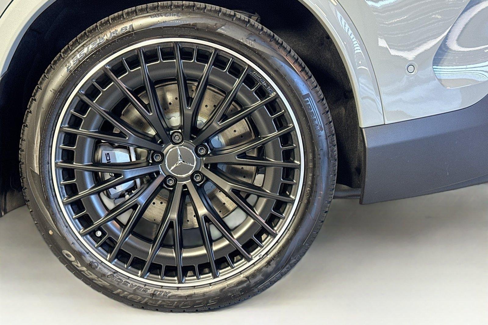 New 2026 Manufaktur Alpine Grey Mercedes-Benz AMG® GLC 43 image 29