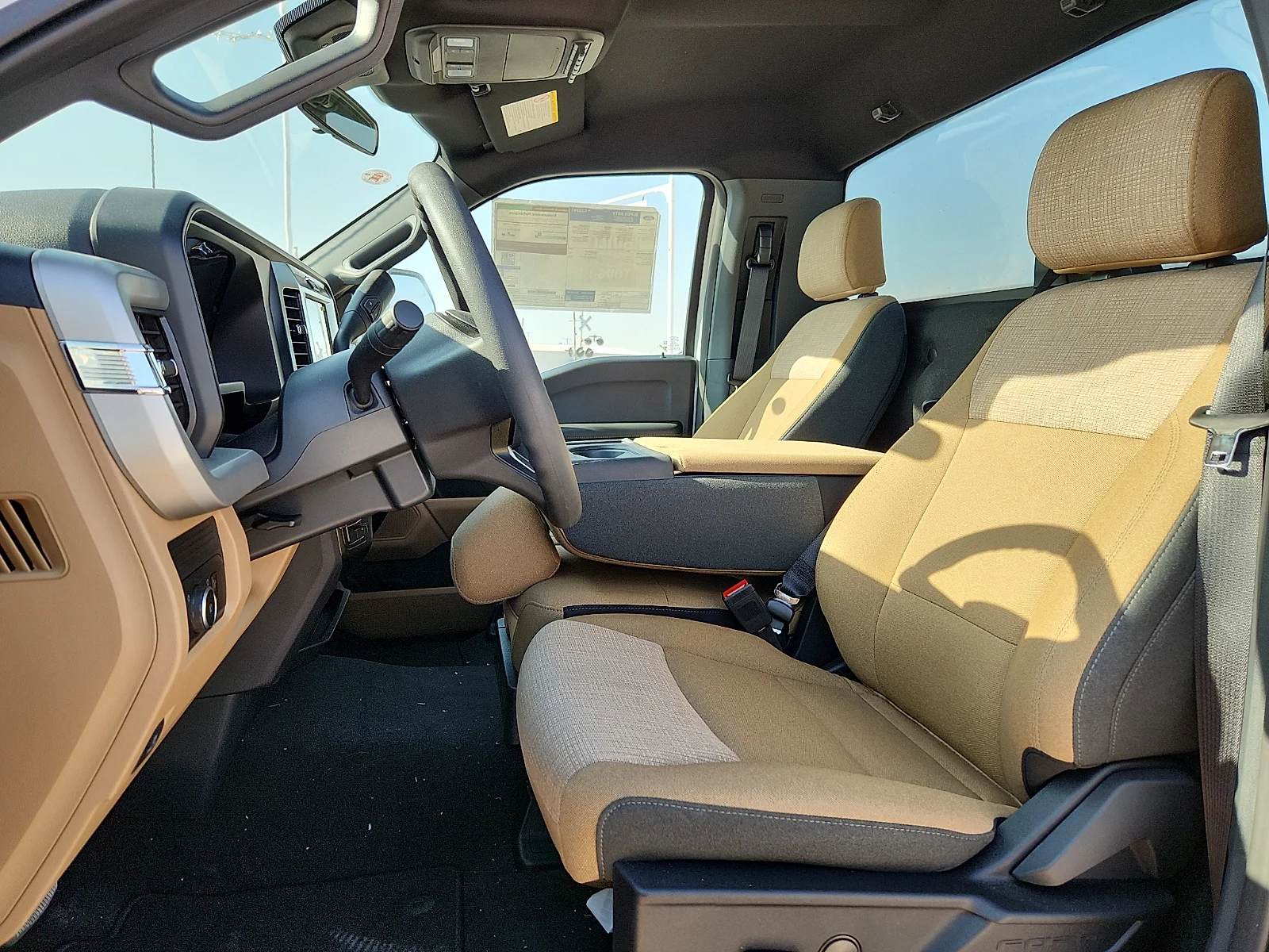 New 2027 Oxford White Ford XLT image 17