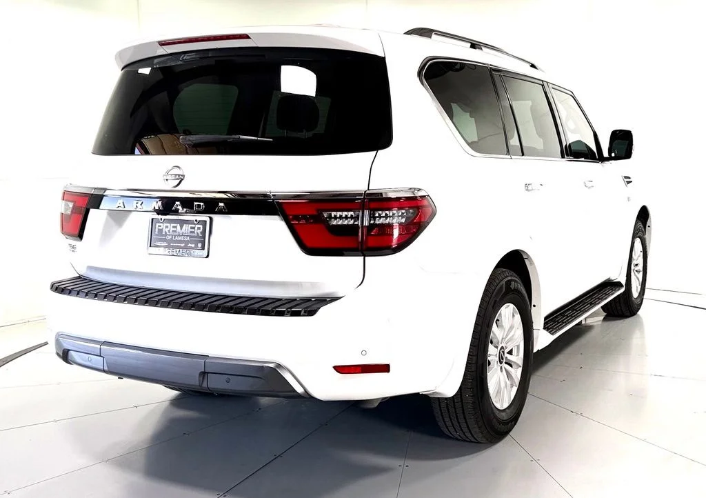 Used 2022 White Nissan SV image 4