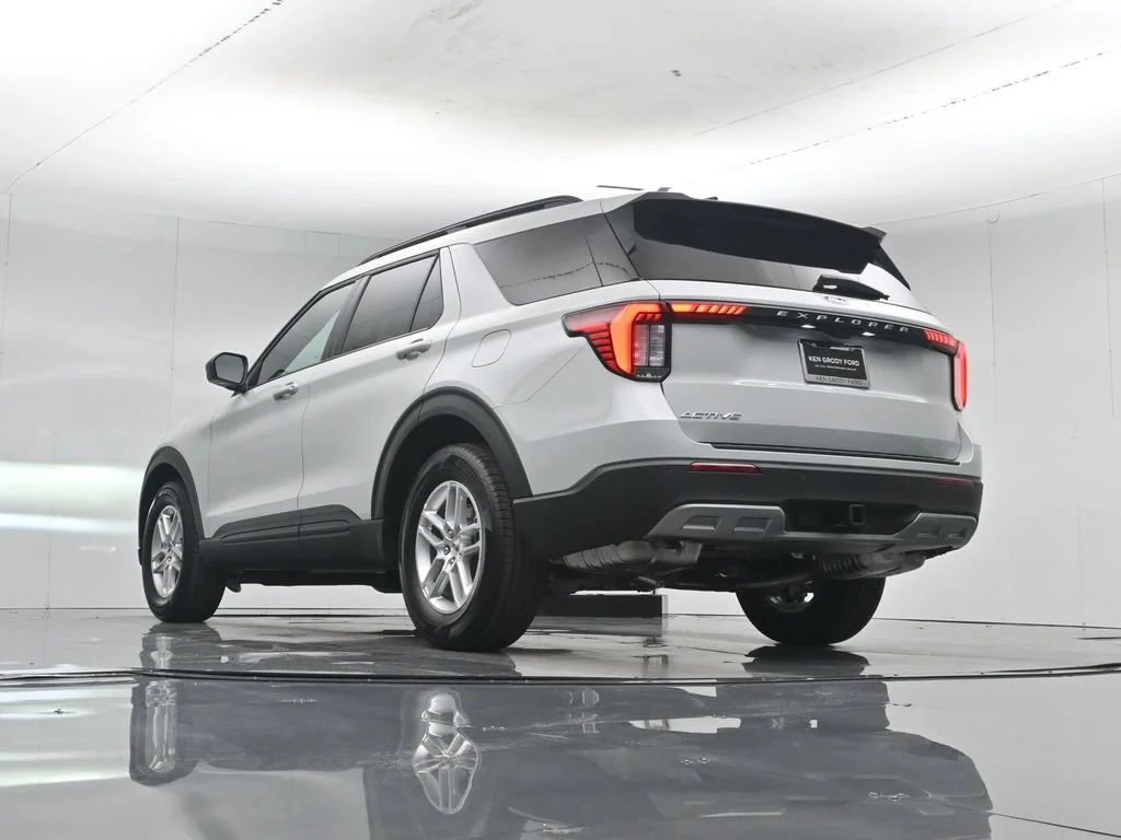 New 2027 Avalanche Gray Ford Active image 3