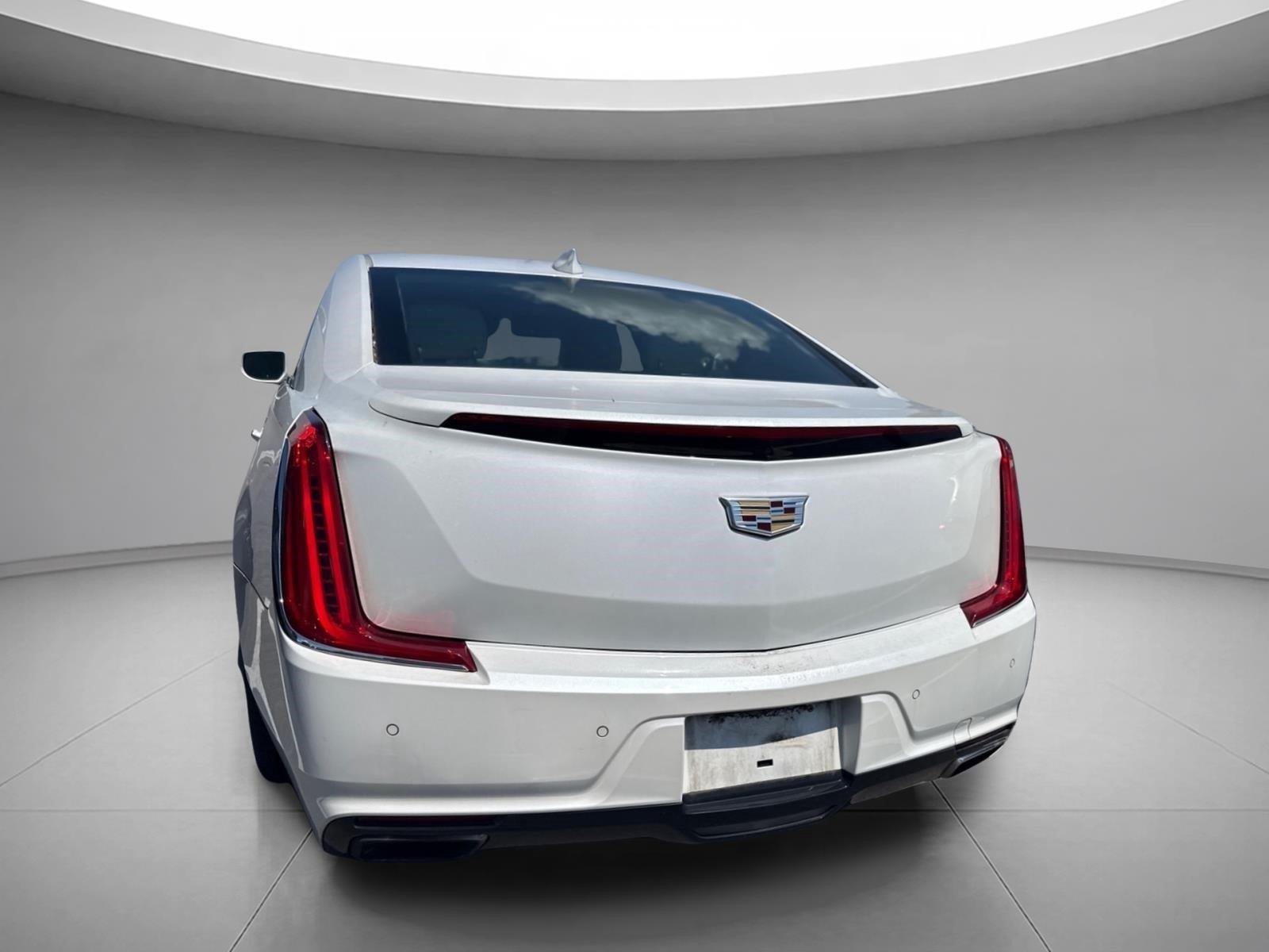 Used 2019 Crystal White Tricoat Cadillac Luxury image 10
