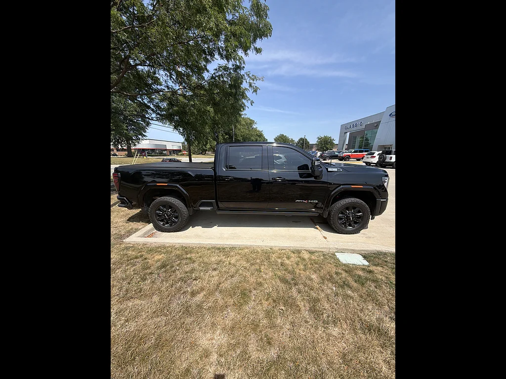 Used 2024 Onyx Black GMC AT4 image 2