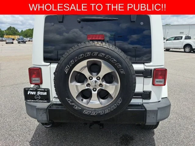Used 2014 White Jeep Unlimited Sahara image 10