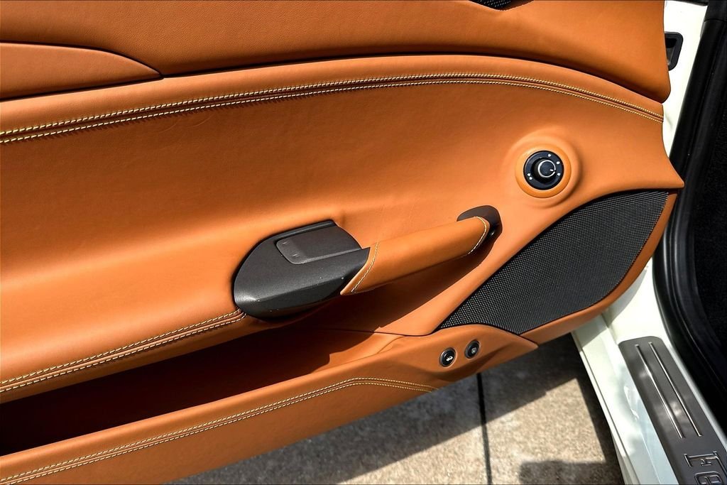 Used 2018  Ferrari  image 30