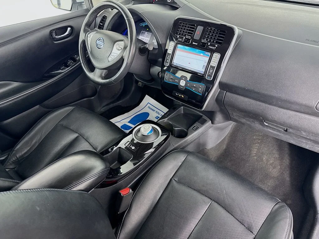 Used 2014 Brilliant Silver Nissan SL image 35