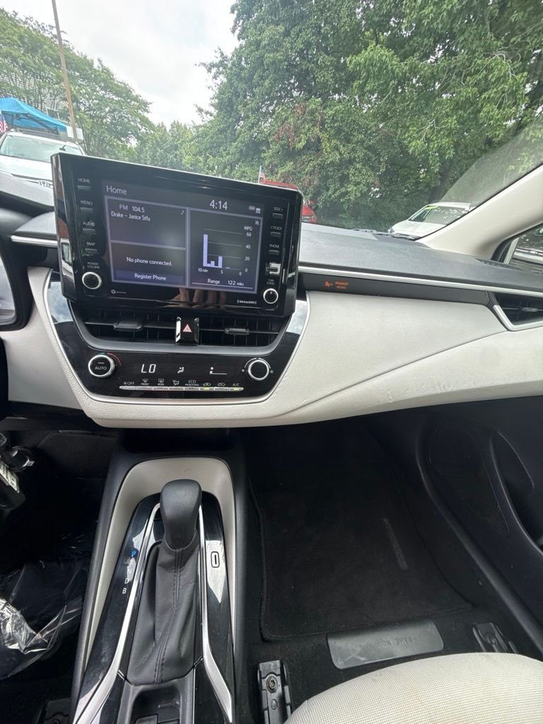 Used 2022 Silver Toyota LE image 16