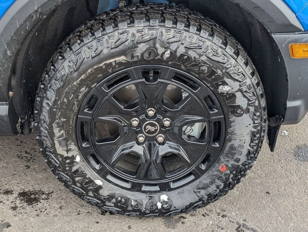 New 2025 Velocity Blue Metallic Ford Outer Banks® image 18