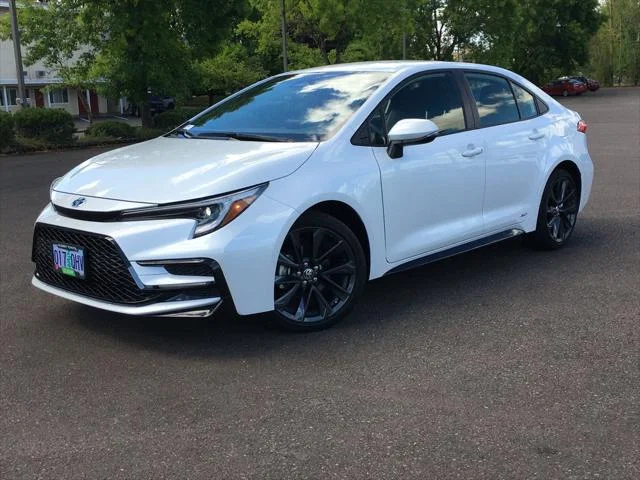 Certified Used 2025 WIND CHILL PEARL Toyota  image 1