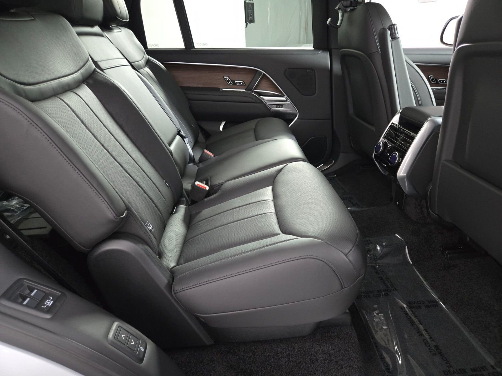 New 2026 Fuji White Land Rover SE image 18