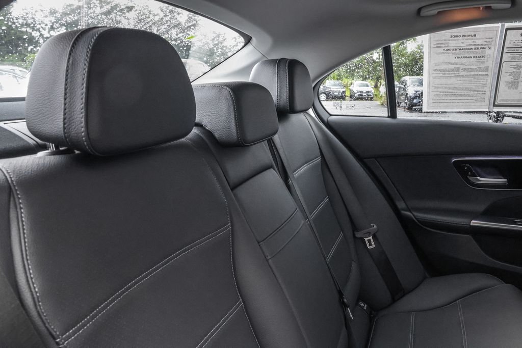 Used 2025  Mercedes-Benz C 300 image 33
