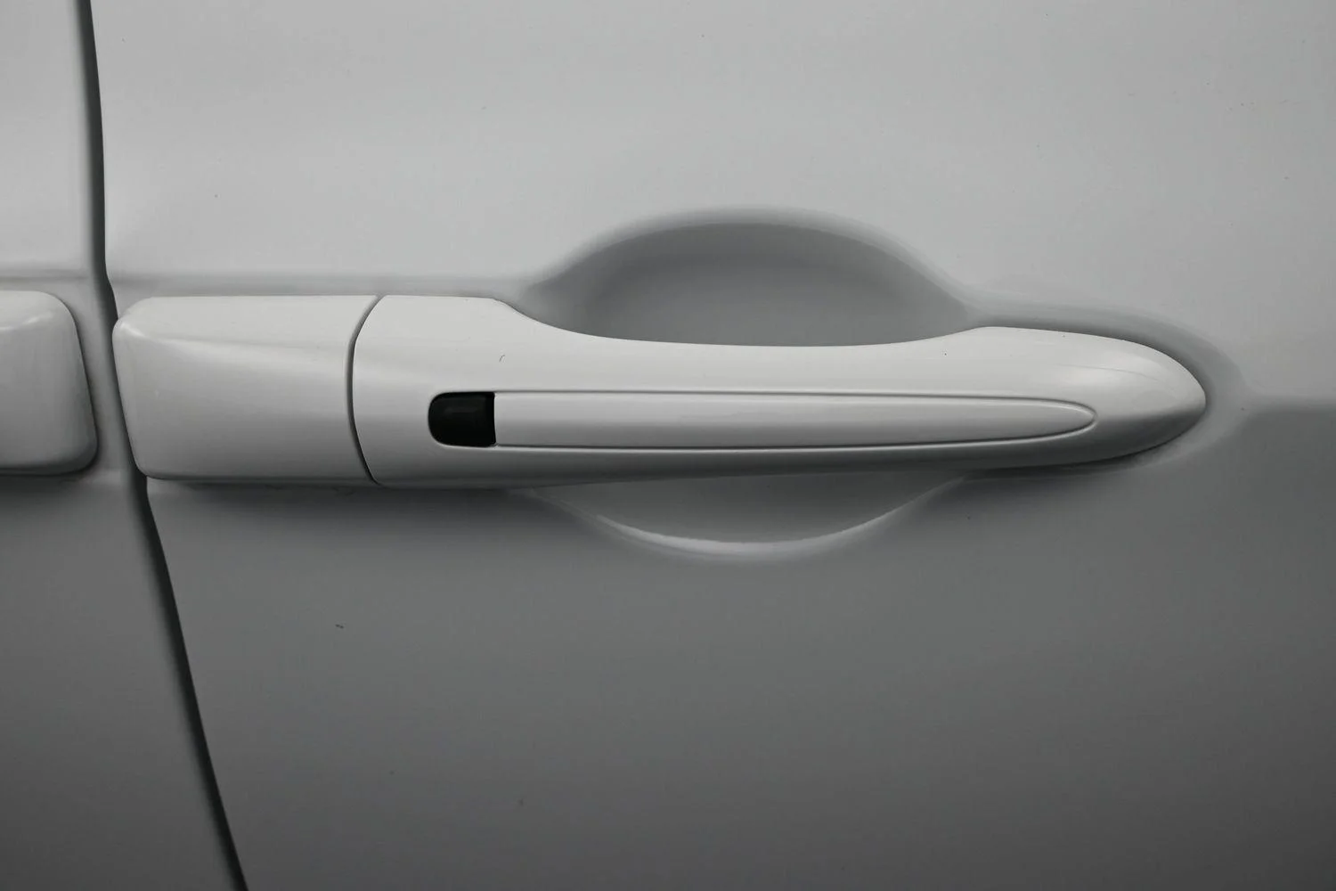 New 2026 Bright White Clear-Coat Exterior Paint Chrysler Select image 7