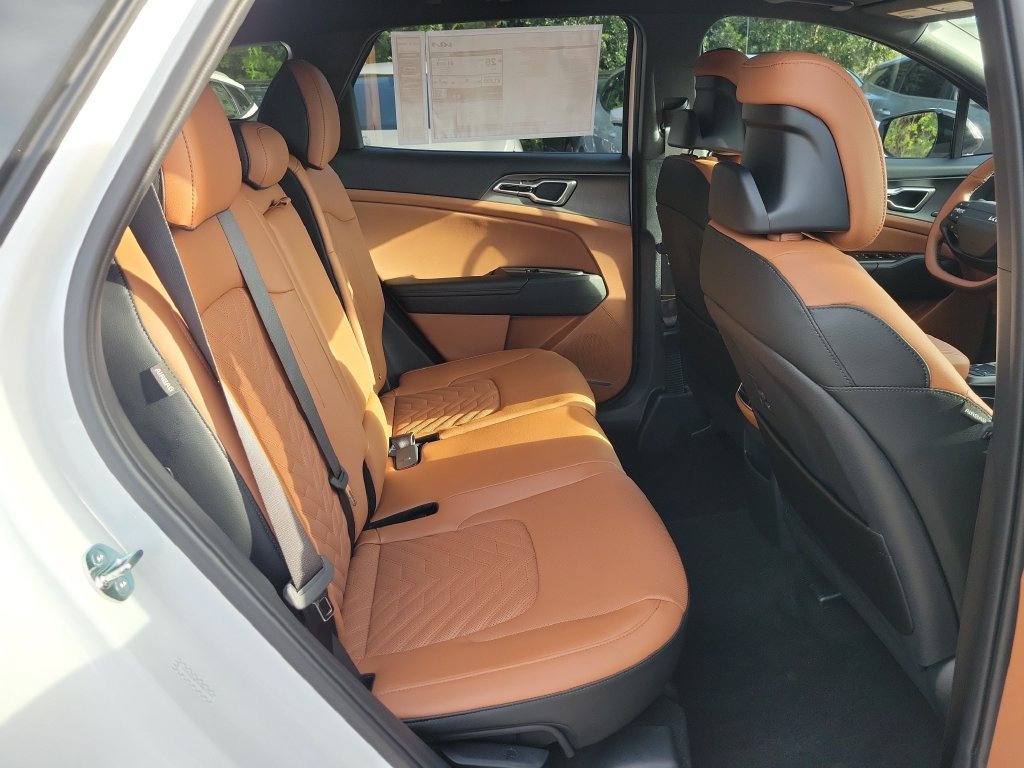 New 2027 Glacial White Pearl / Black Ro Kia X-Line image 12