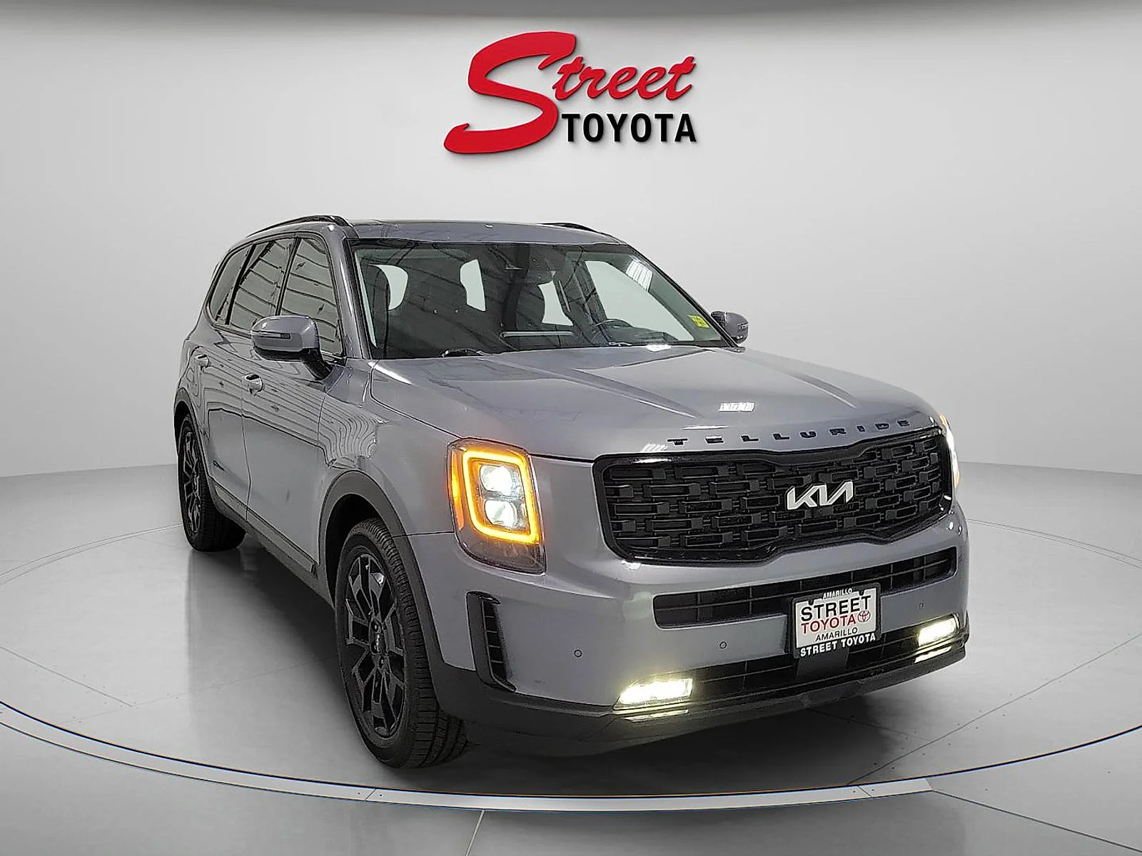 Used 2022 Everlasting Silver Kia SX image 5