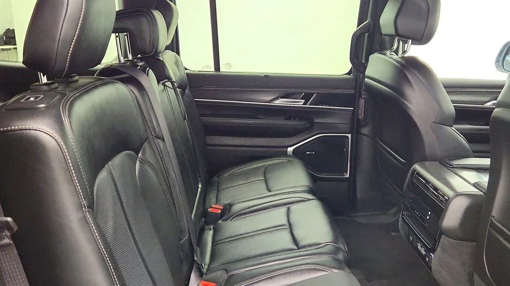 Used 2023 Diamond Black Crystal Pearlcoat Jeep Series III 4x4 w/ Convenience Group & Quadra-Lift Suspension image 23