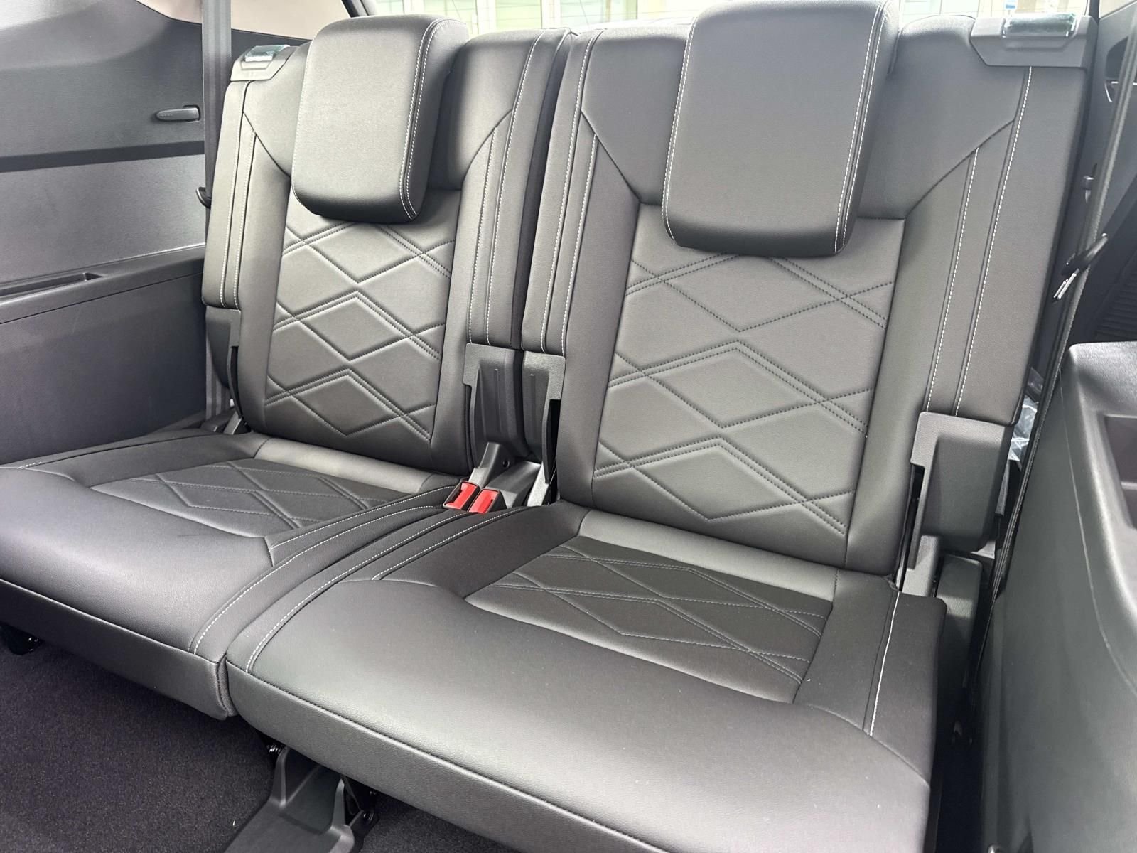 New 2026 White Volkswagen 2.0T SE w/Technology image 6