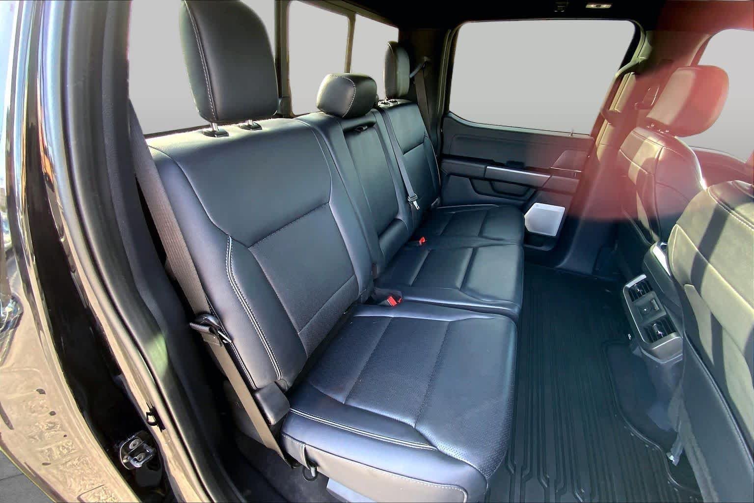 Used 2025 Agate Black Metallic Ford LARIAT image 18